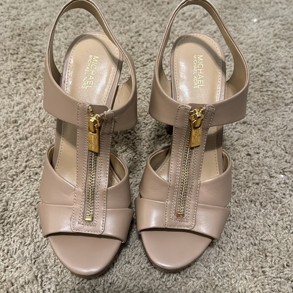 Michael Kors women’s platform heels - Picture 2 of 5